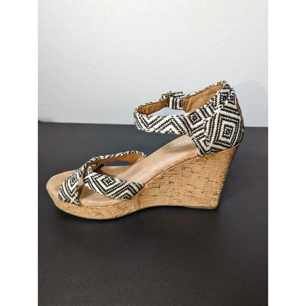 Toms Women Canvas Strap Cork Sole Wedge Sandals Black Tan Geometric BOHO W7